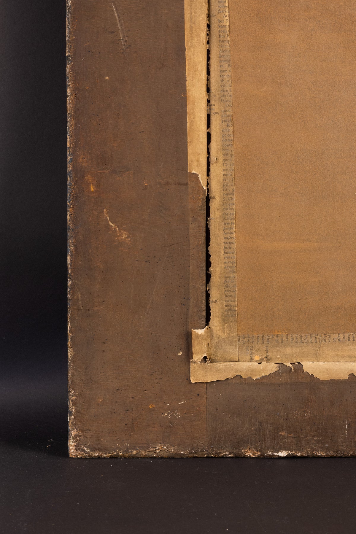 Seltene manieristische Aedicula-Tabernakelspiegel mit Engelsfiguren – Frühes 17. Jahrhundert (ca. 1600–1630)