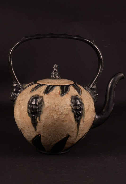 Monumentale steengoed theepot / schenkkan met maskerons – Sylvain Hublet (Bouffioulx / Châtelet, ca. 1950–1970)
