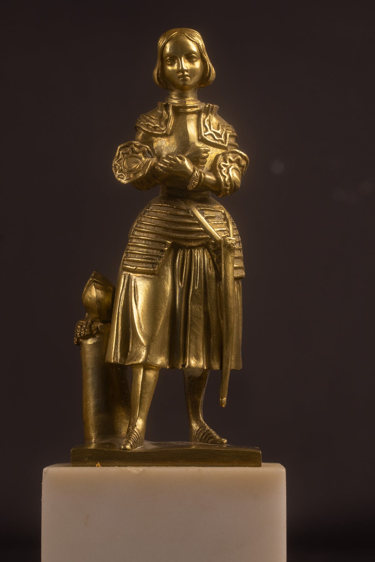 Anhängerpaar aus französisch feuervergoldeten Bronzeskulpturen – Jeanne d'Arc & Jeanne Hachette – Troubadour-Stil – Frankreich, ca. 1860–1880